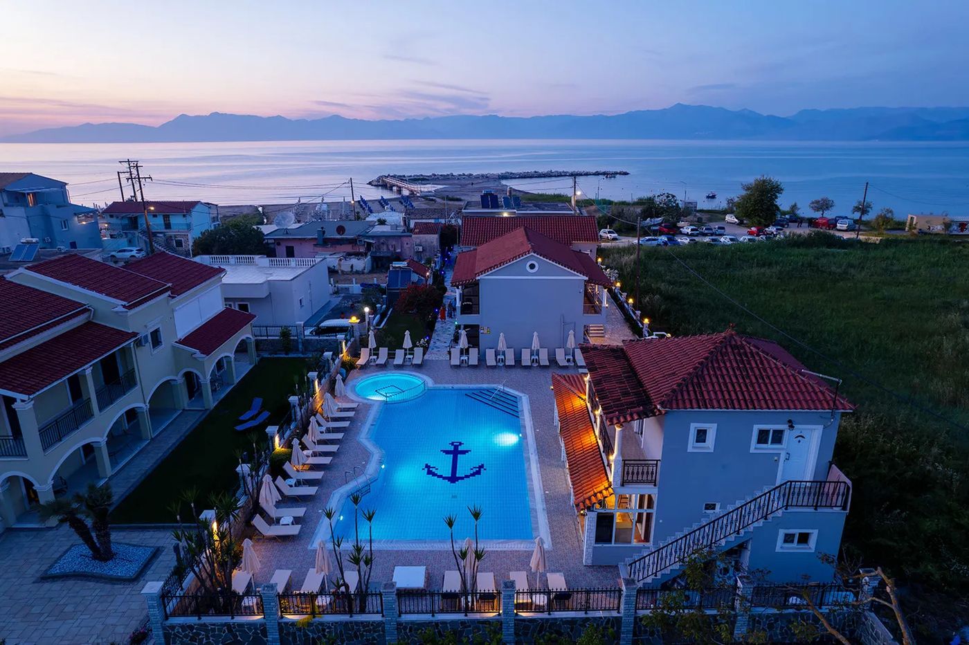 Makis Studios & Apartments