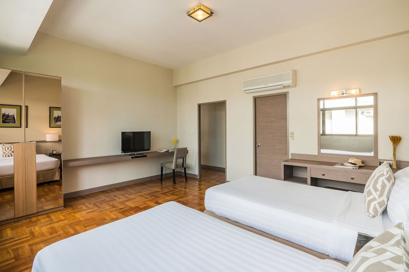 expedia-3162845-18
