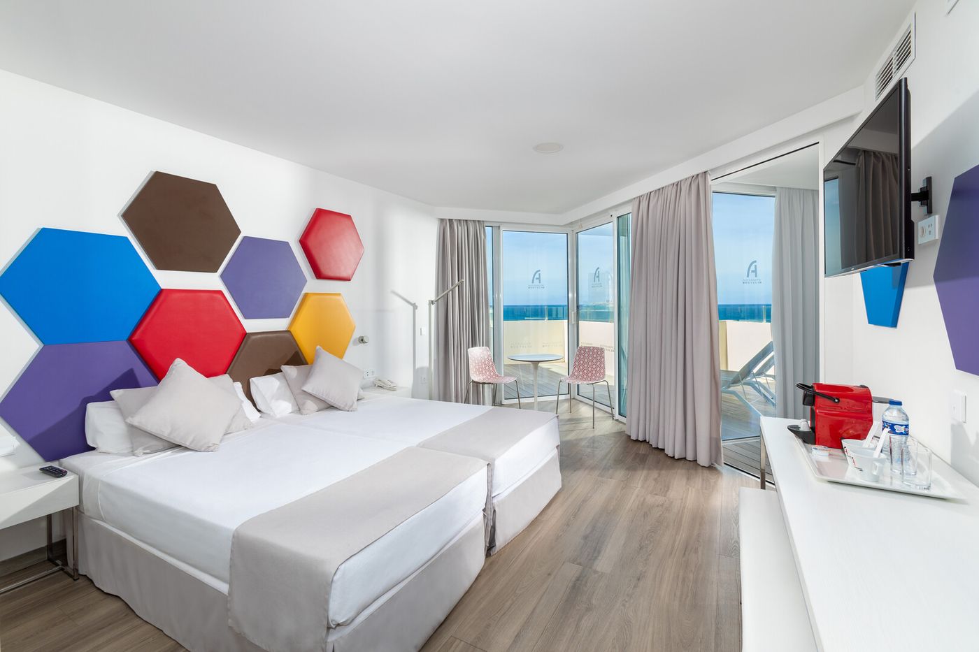 01.06.26 Alexandre Hotel Troya