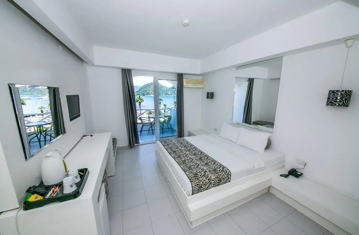 01.04.26 Casa Blanca Hotel 