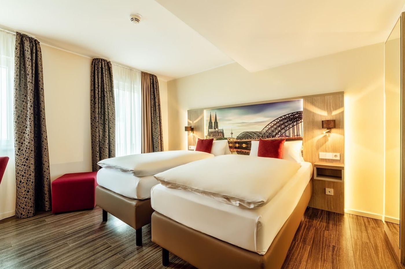 expedia-3159768-30