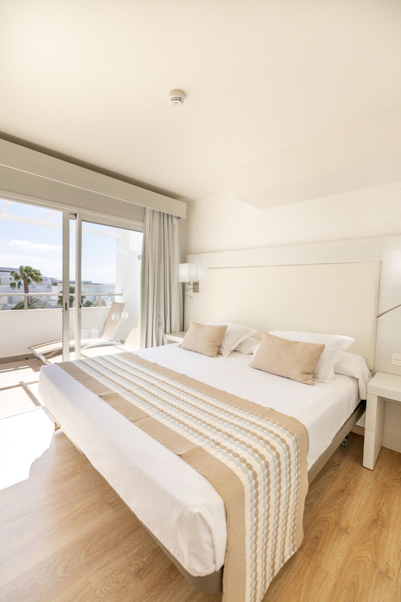 22.09.26 - Aequora Lanzarote Suites