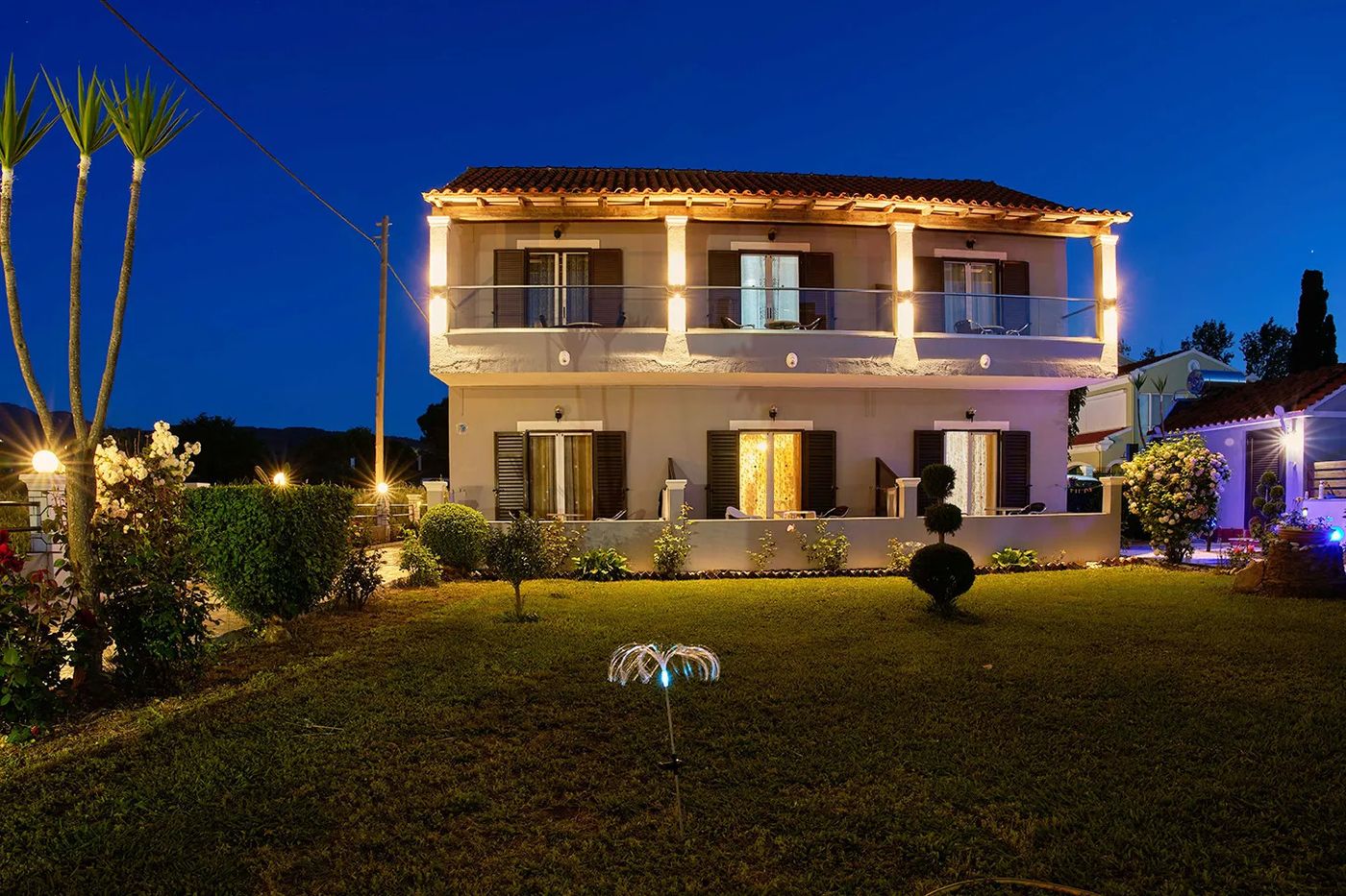 Makis Studios & Apartments