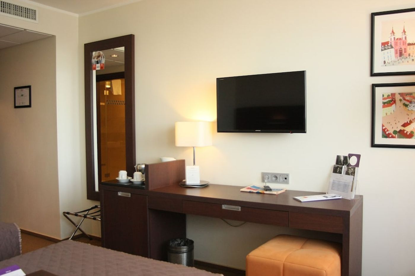 expedia-3164623-24