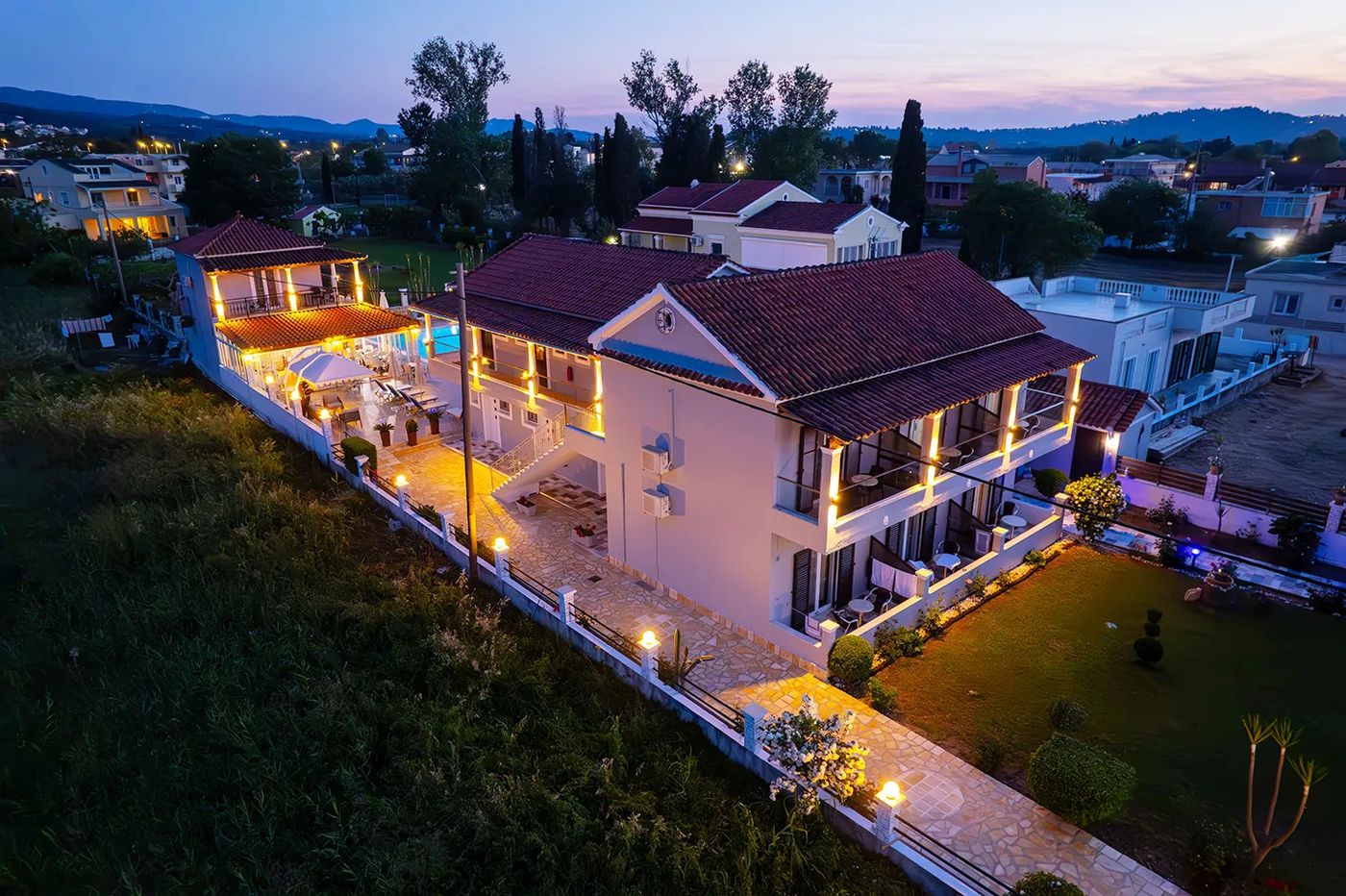 Makis Studios & Apartments