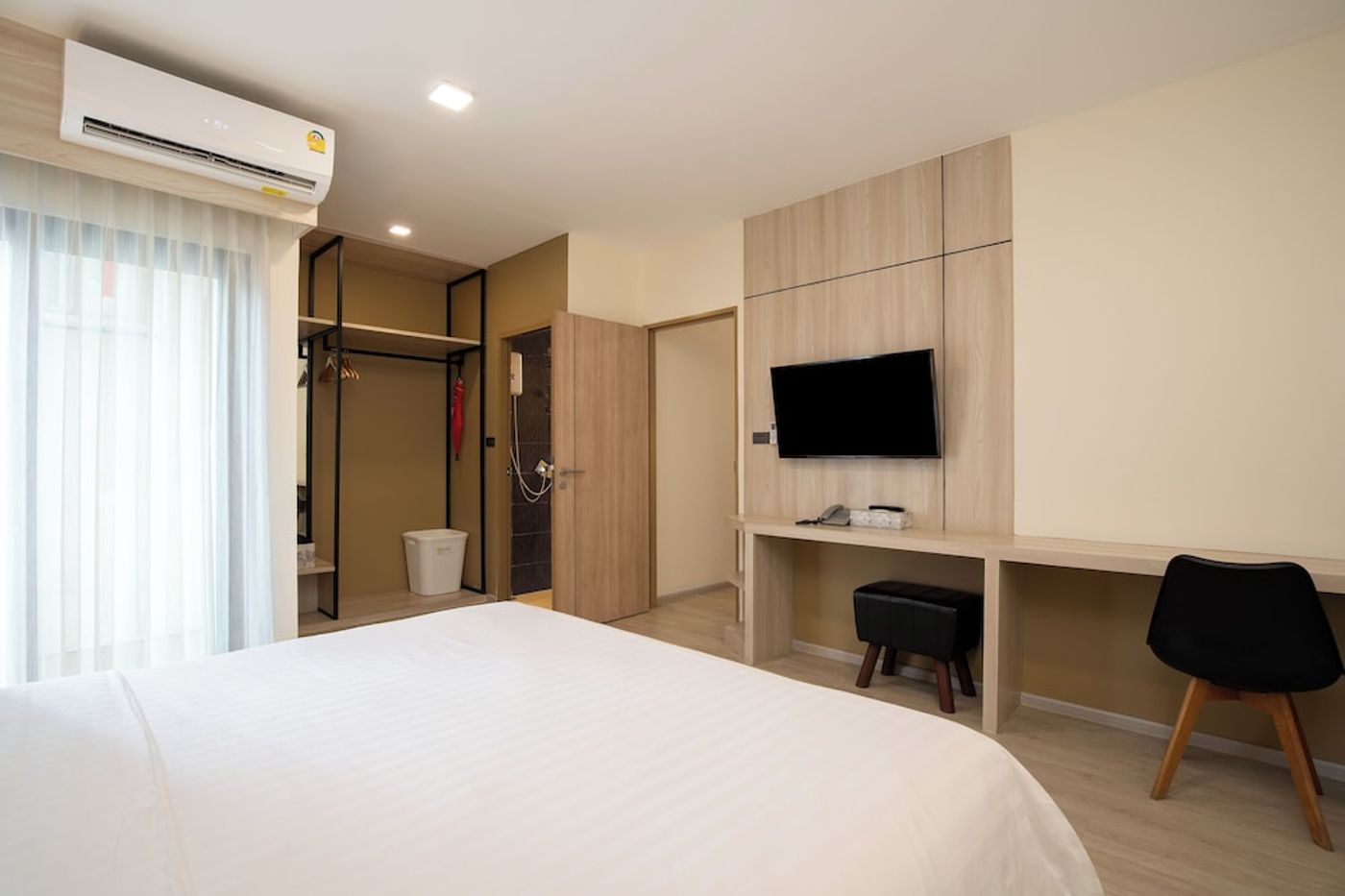 expedia-3162819-30