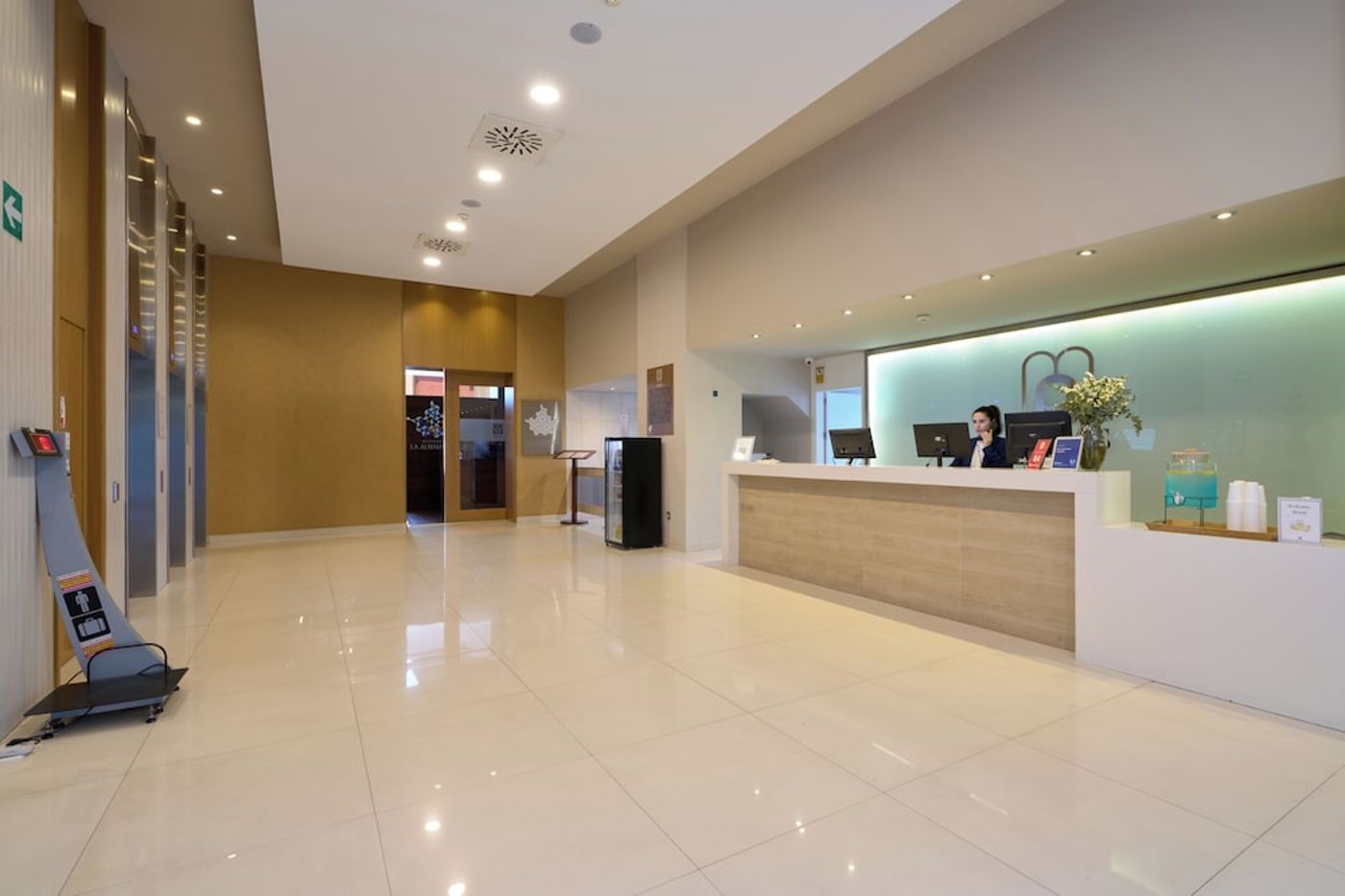 expedia-3163829-6
