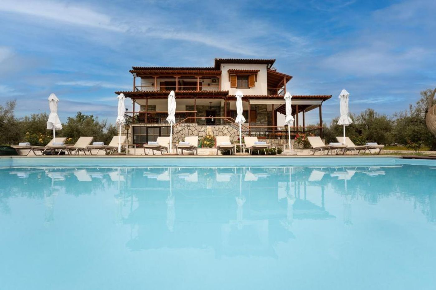 Kalisun Pool House By Georgalas 