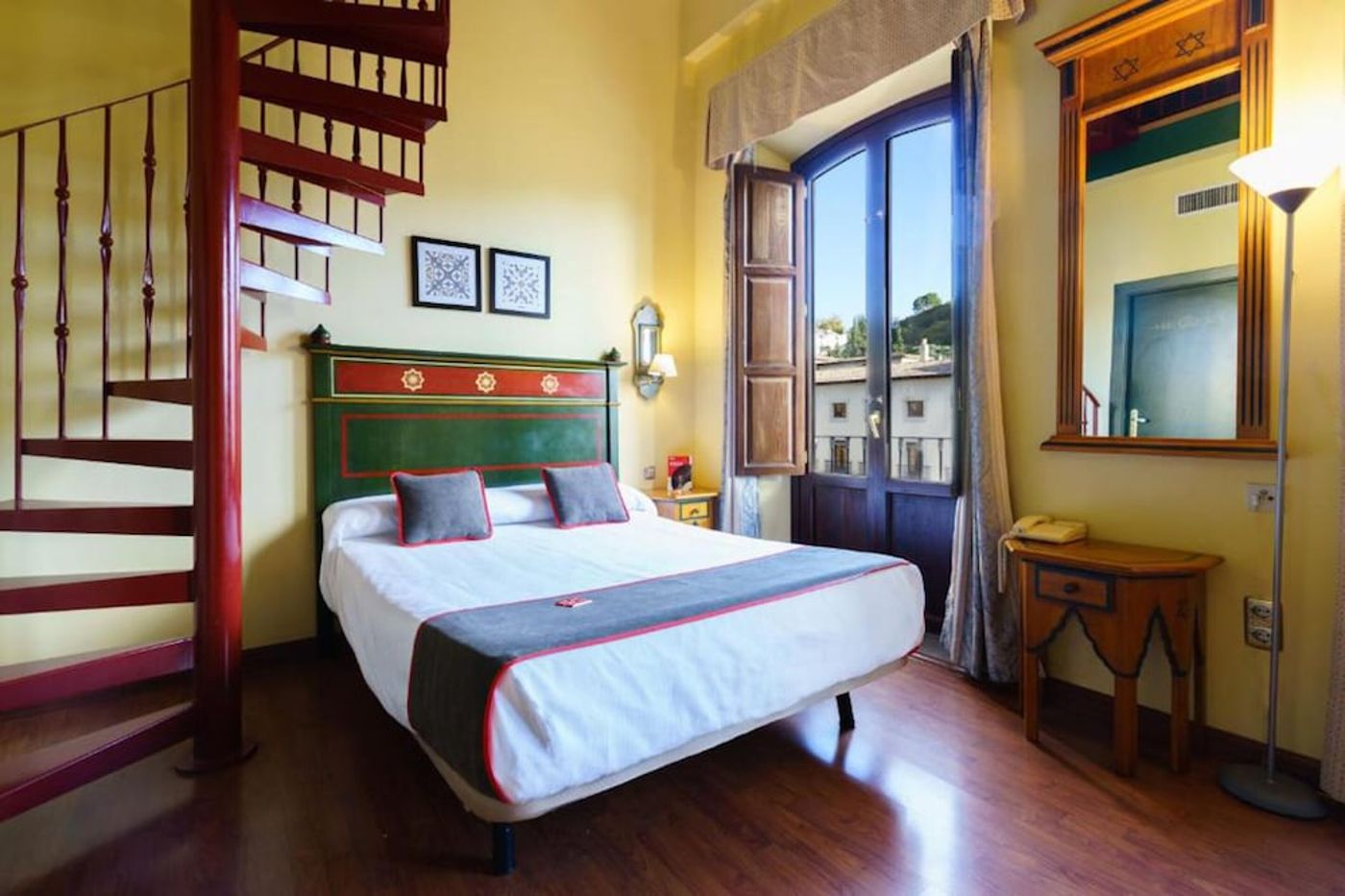 expedia-3166026-25