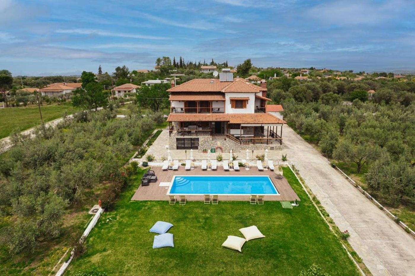 Kalisun Pool House By Georgalas 