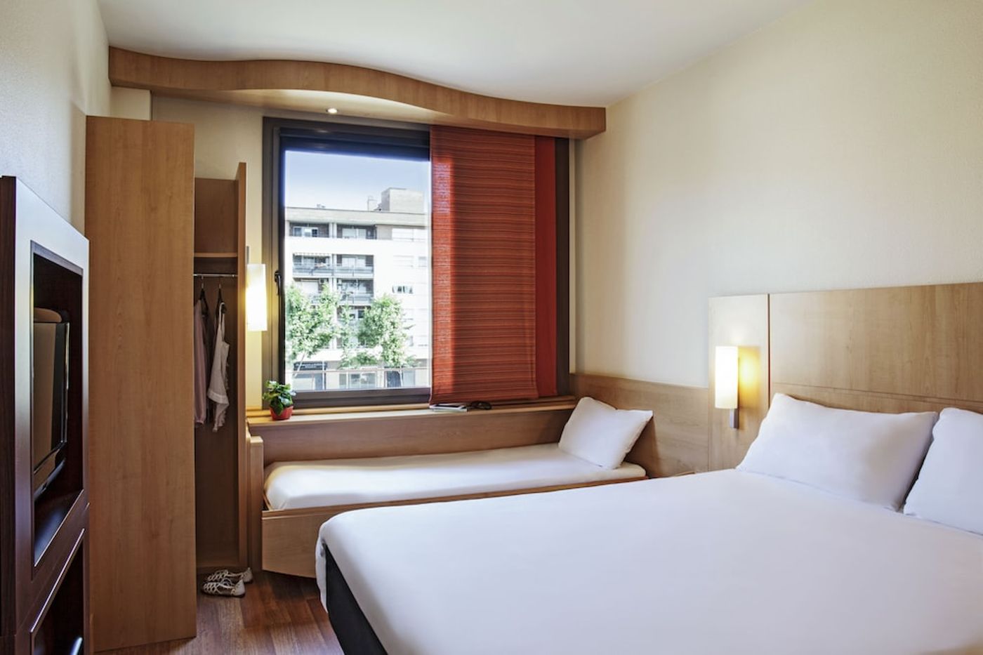 expedia-3159994-25