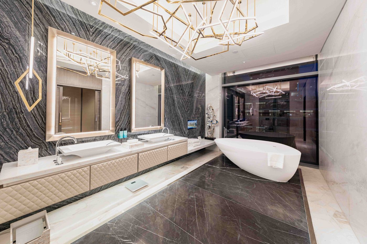 FIVE LUXE JBR 08.09