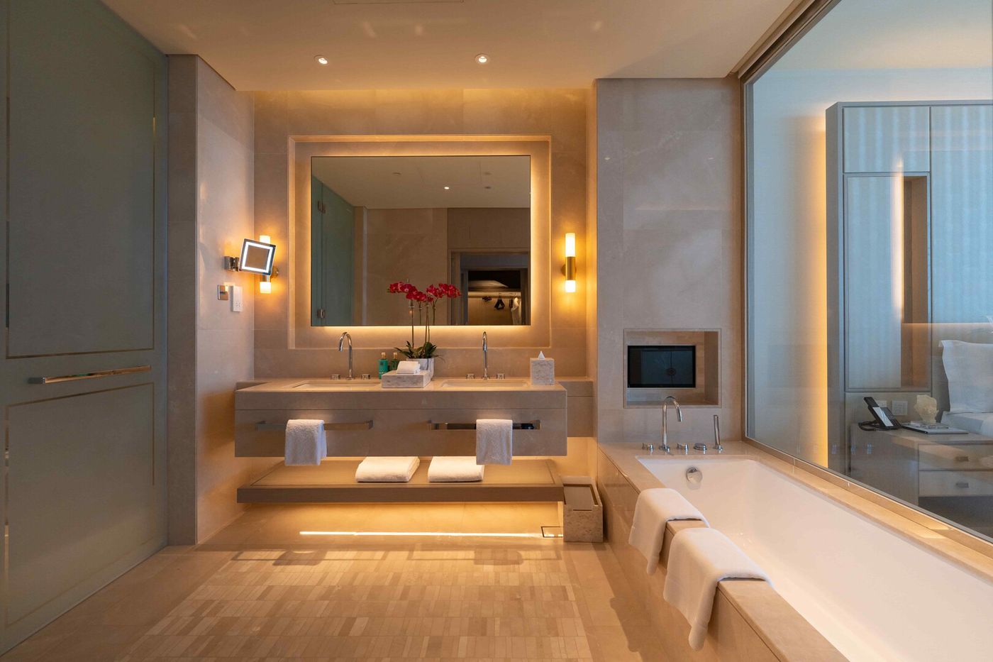 FIVE LUXE JBR 08.09