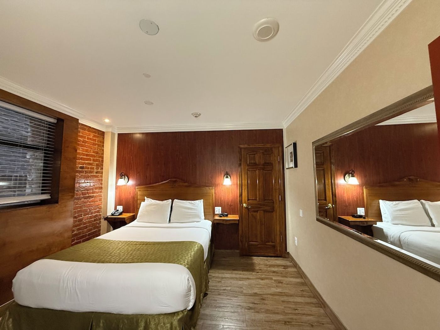 expedia-3159375-10