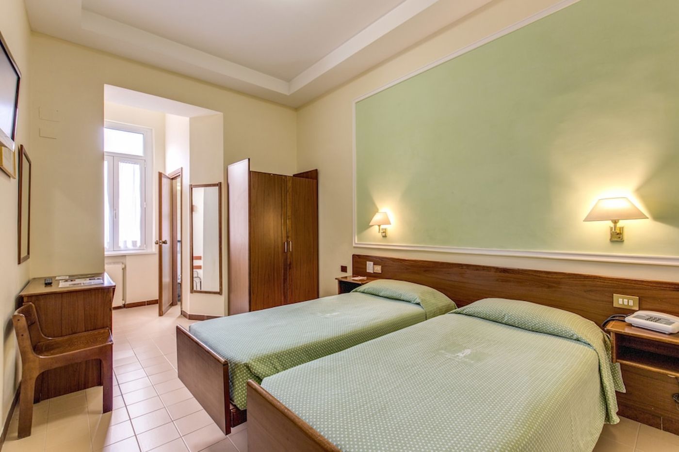 expedia-3163827-12