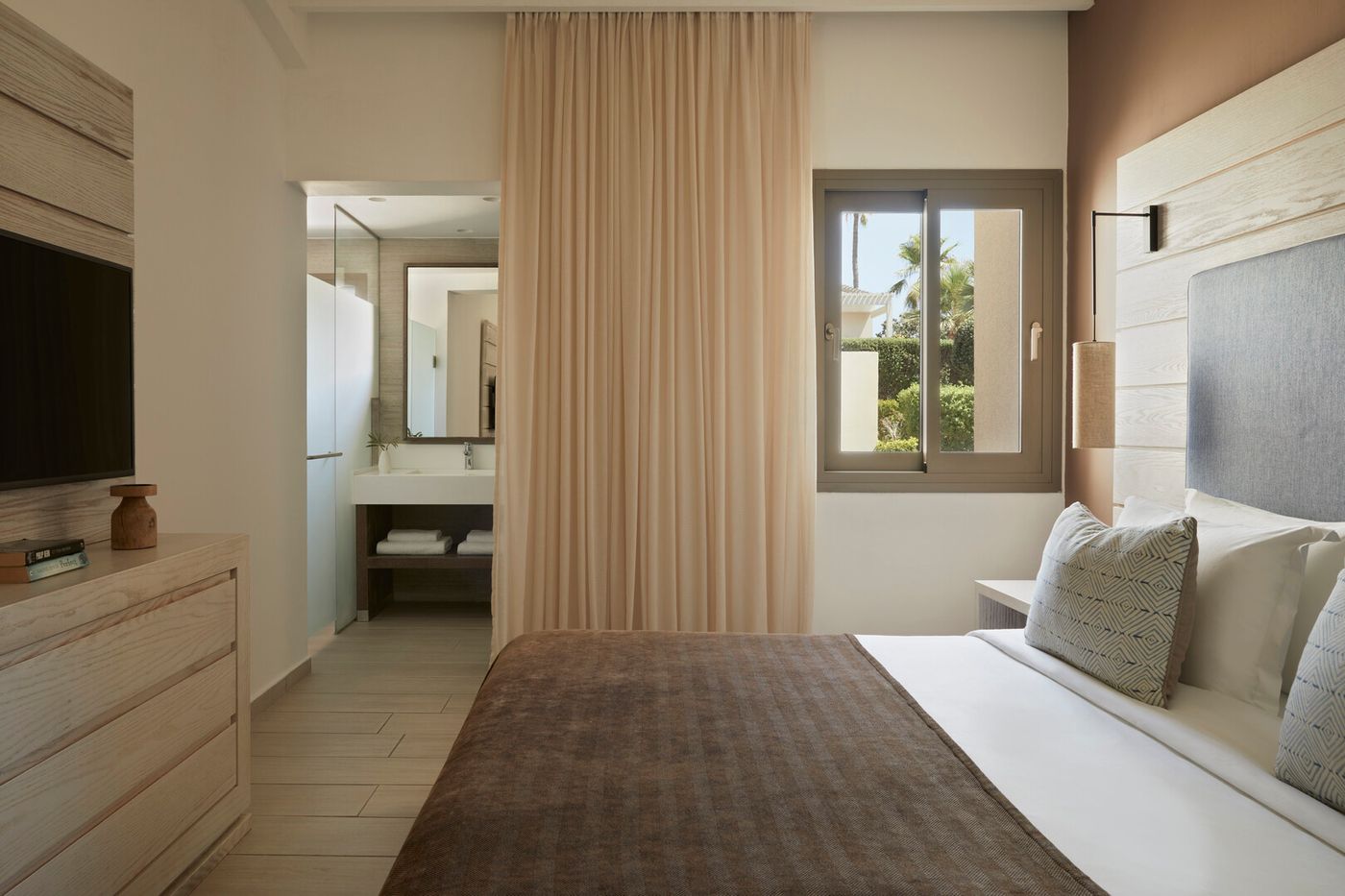 Mare Ayia Napa - One bedroom suite swim up residences
