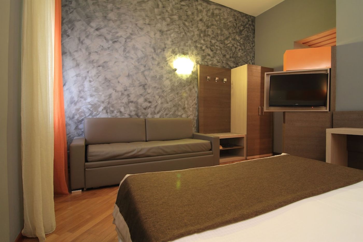 expedia-3163478-25