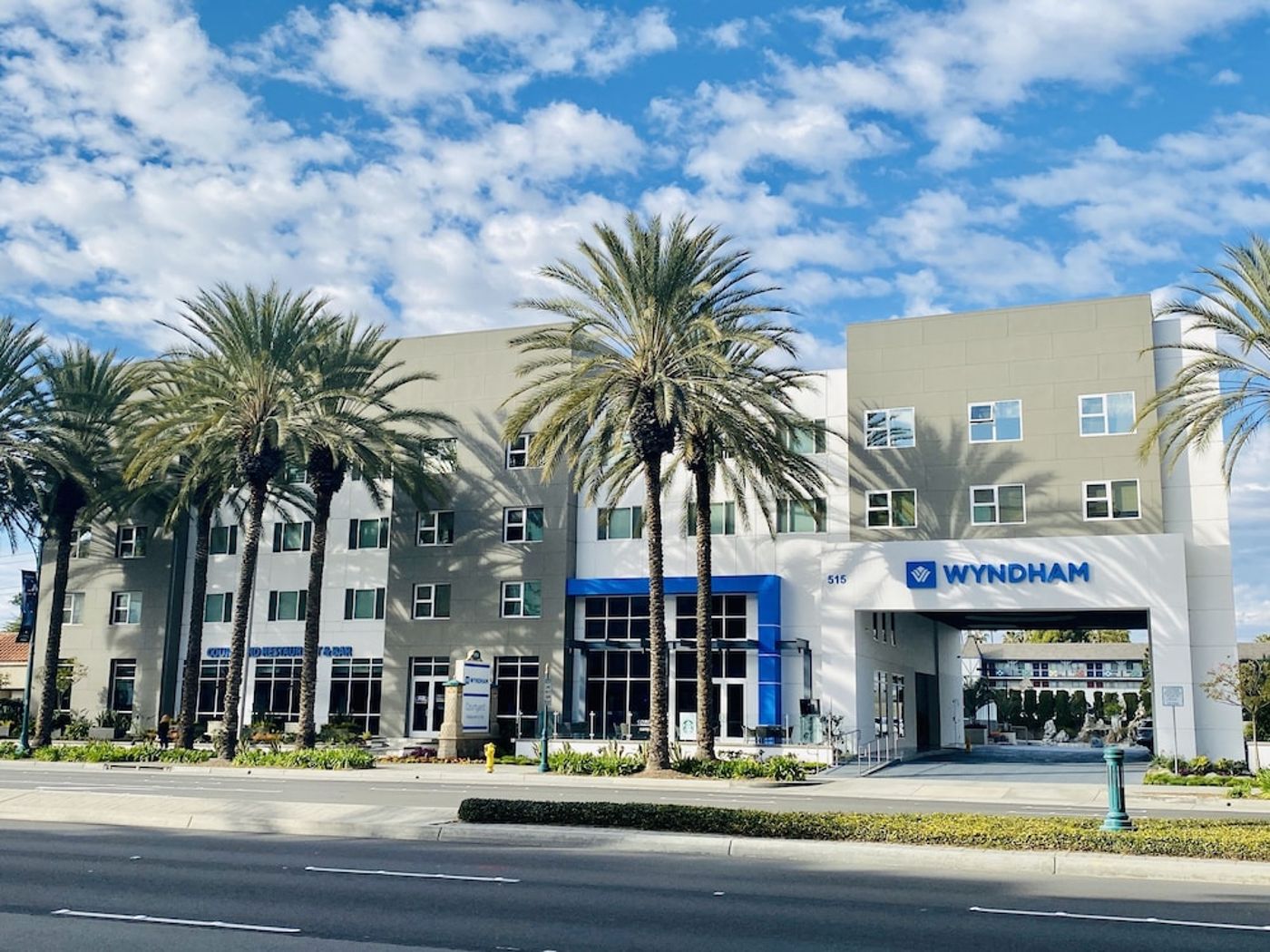 expedia-3166505-1