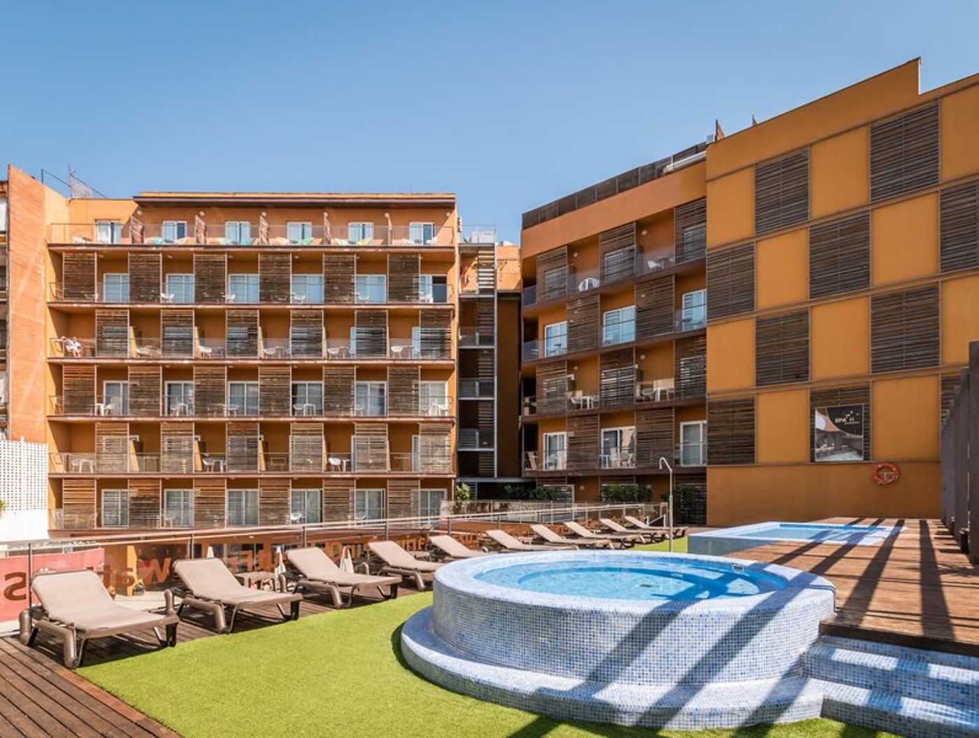 11.08.26 Plaza Paris