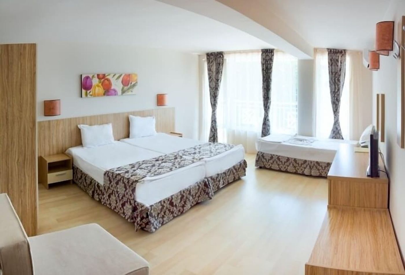 expedia-3166115-25