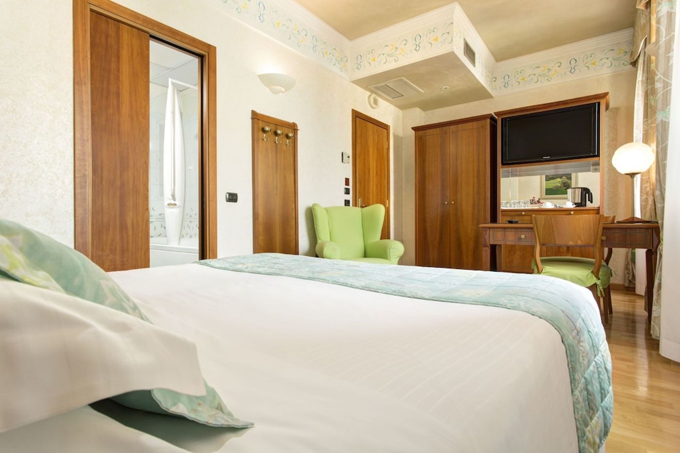 expedia-3160135-10