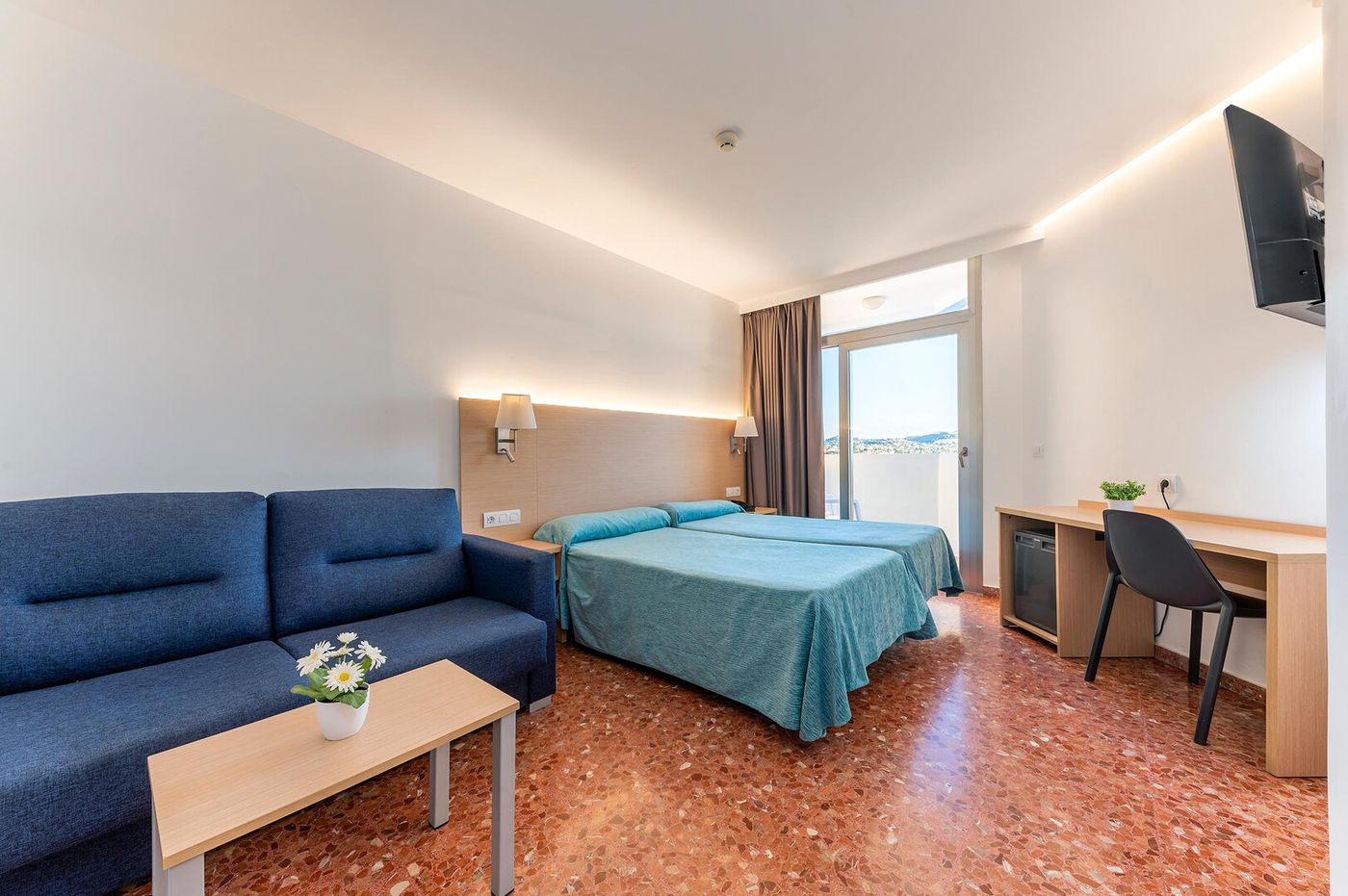 26.05.26 Port Europa Aparthotel