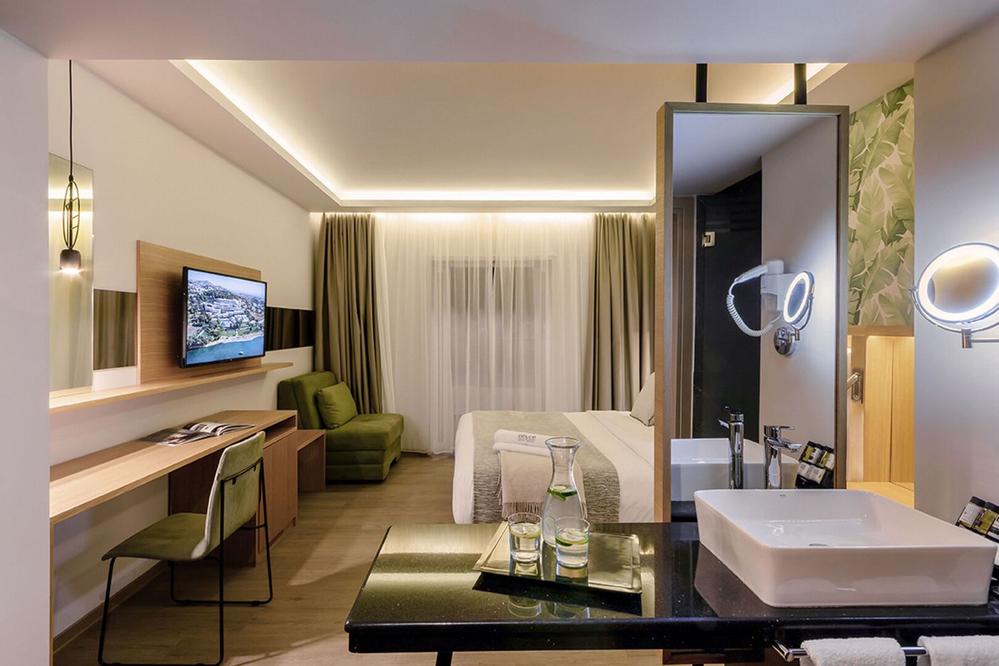 Zeus Dolce Athens