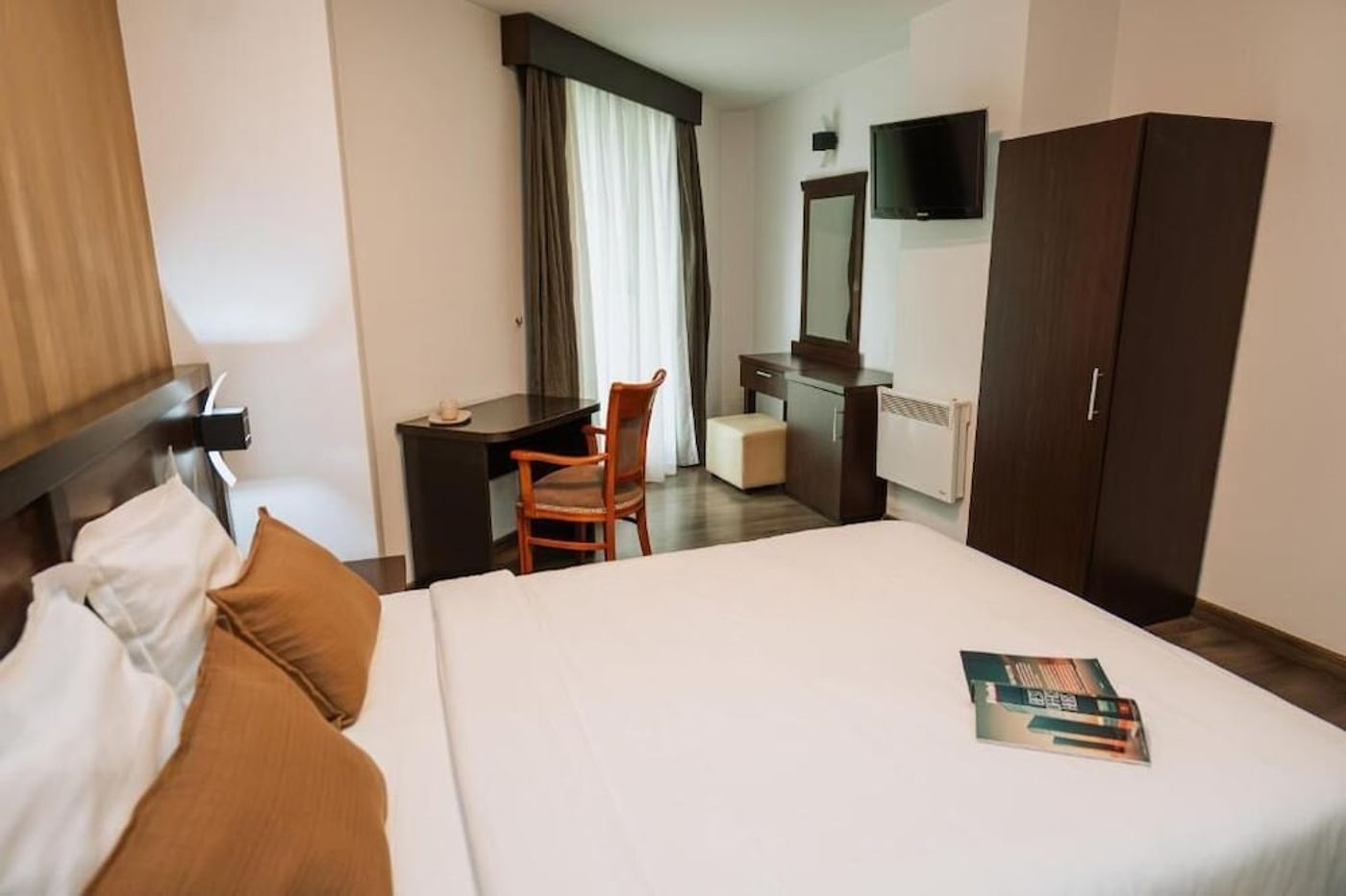 expedia-3163966-8