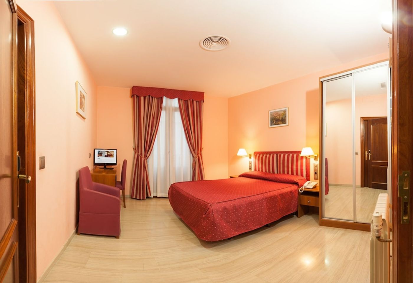 expedia-3165092-13