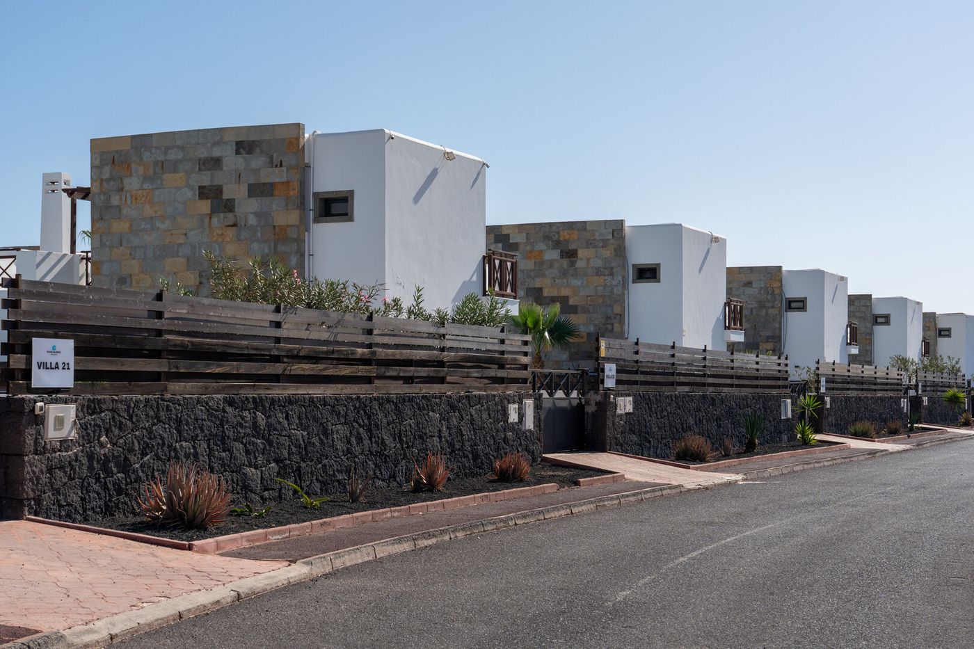 VILLAS PLAYA BLANCA BEACH MATE