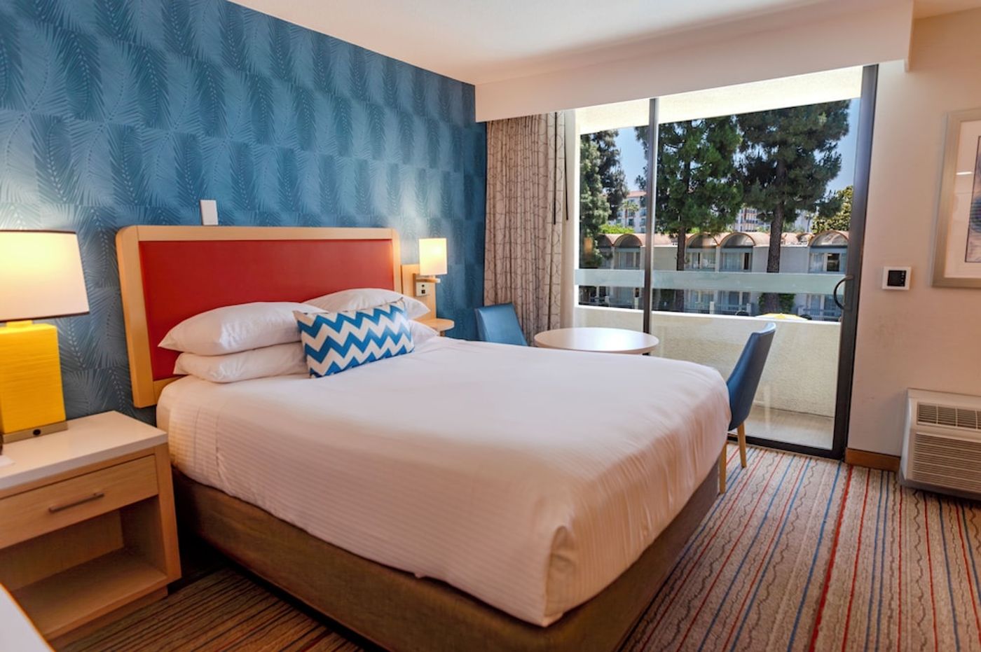 expedia-3166503-6