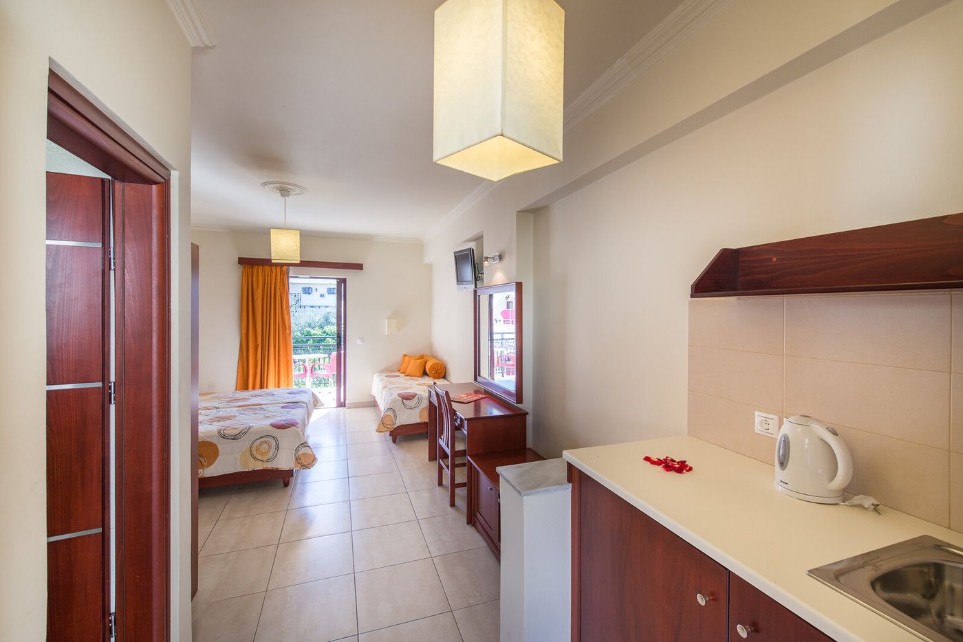 CANADIAN CLASSIC HOTEL
