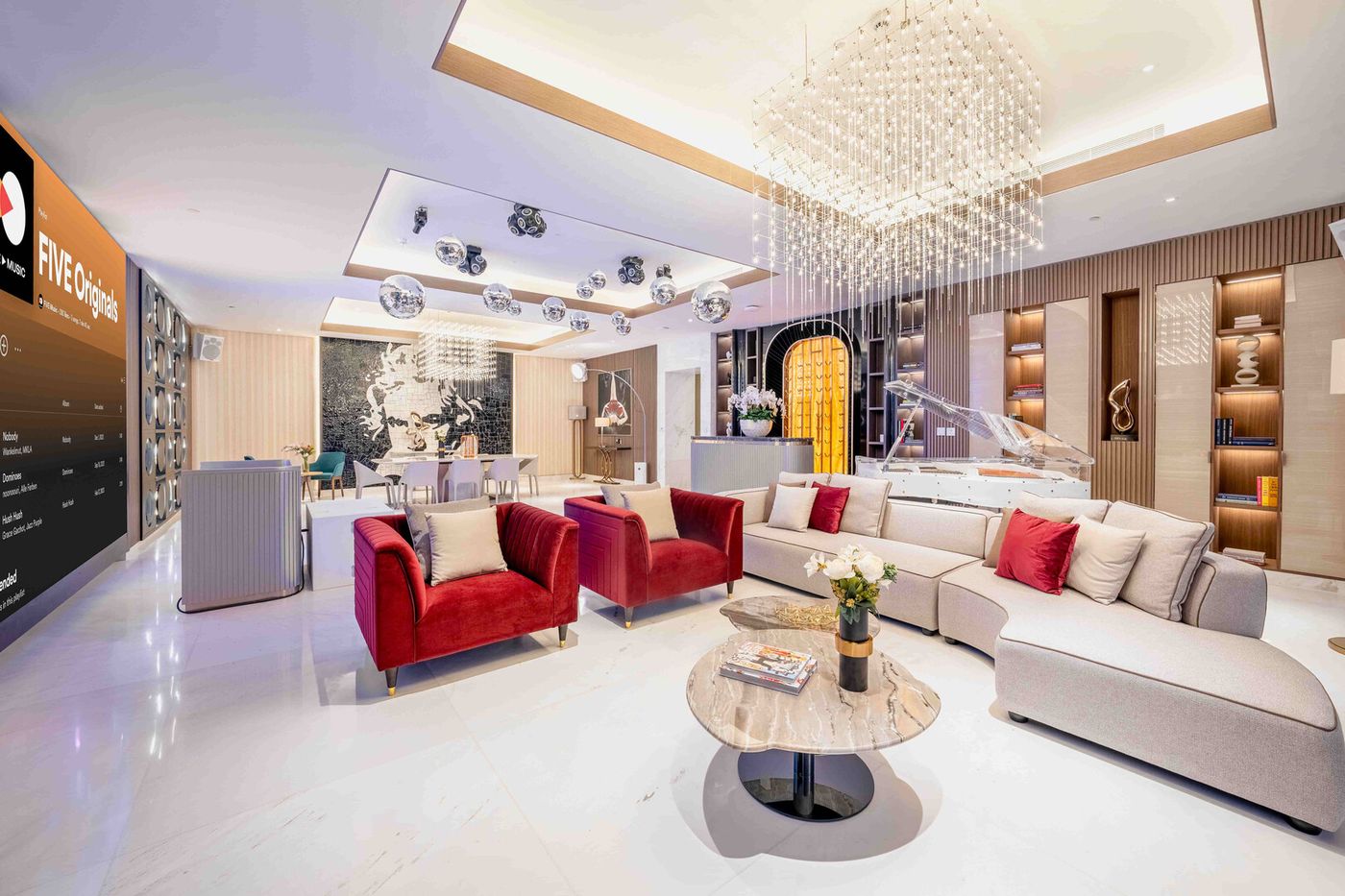 FIVE LUXE JBR 08.09
