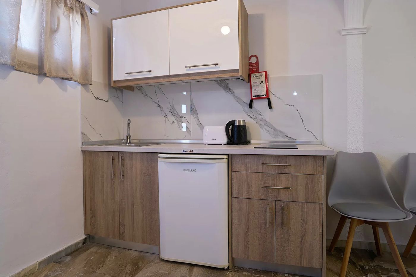 Makis Studios & Apartments