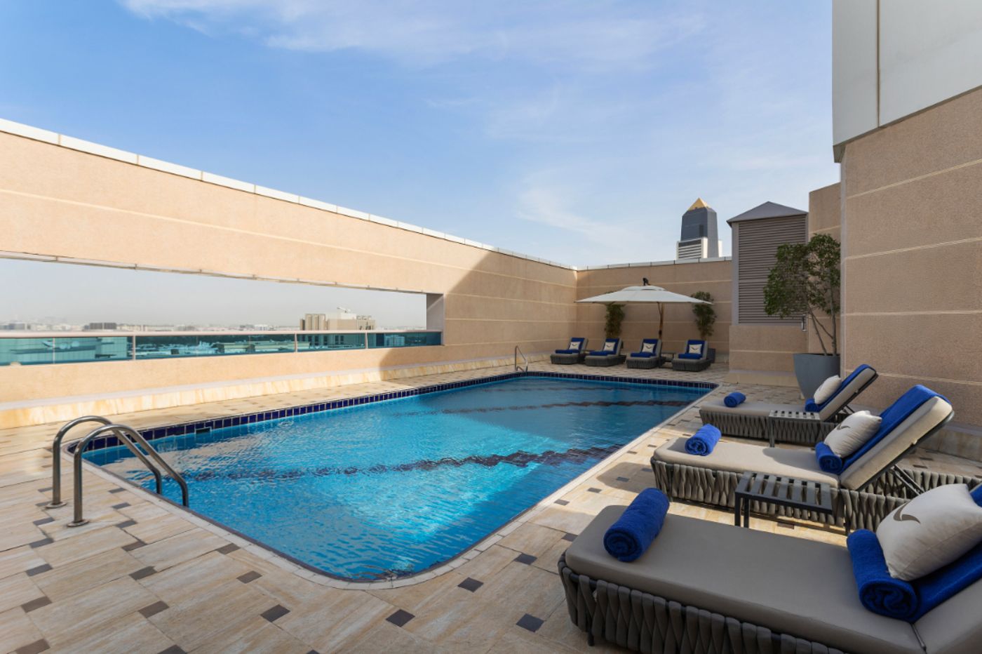 Movenpick Hotel & Apartments Bur Dubai 08.06
