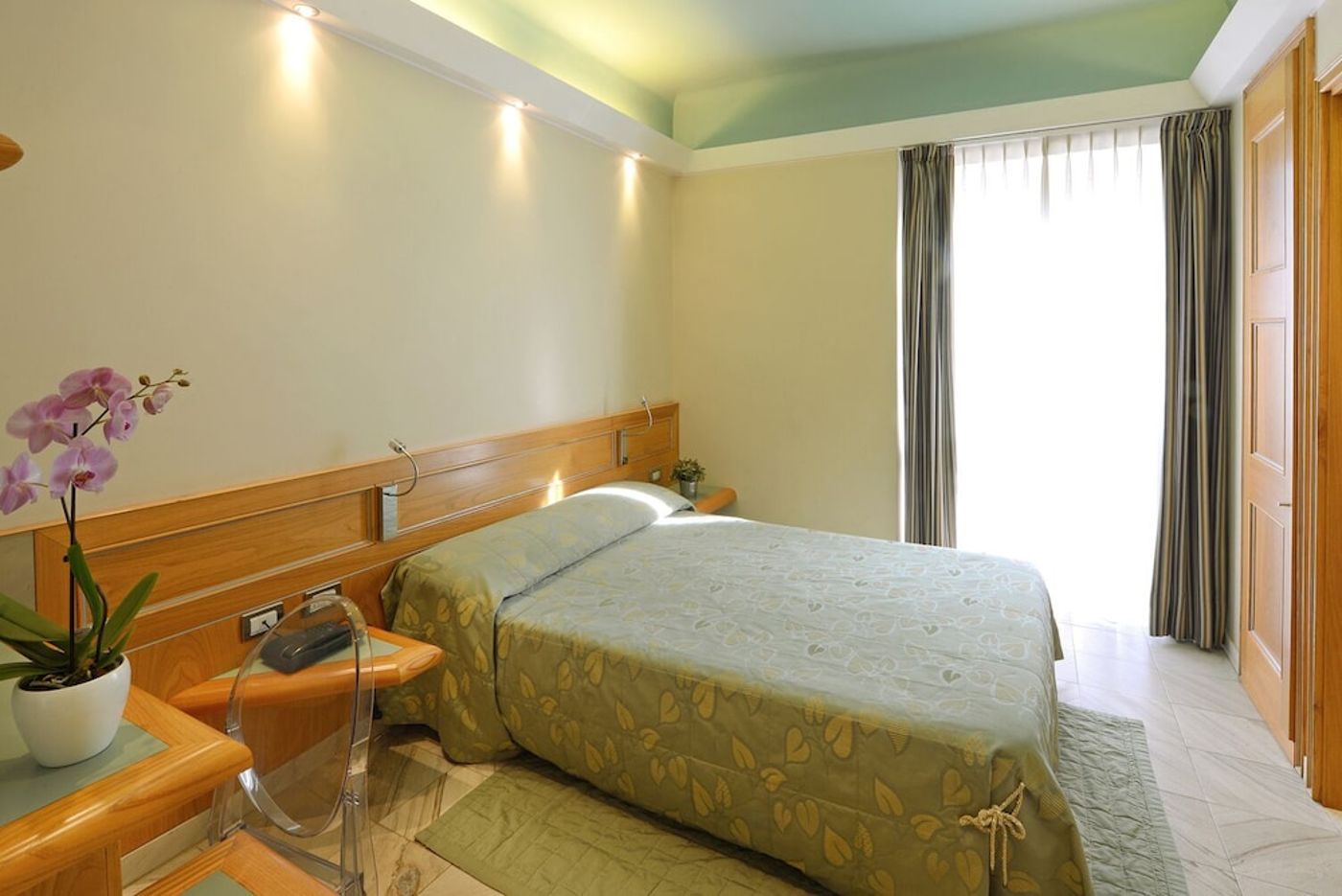 expedia-3163496-13