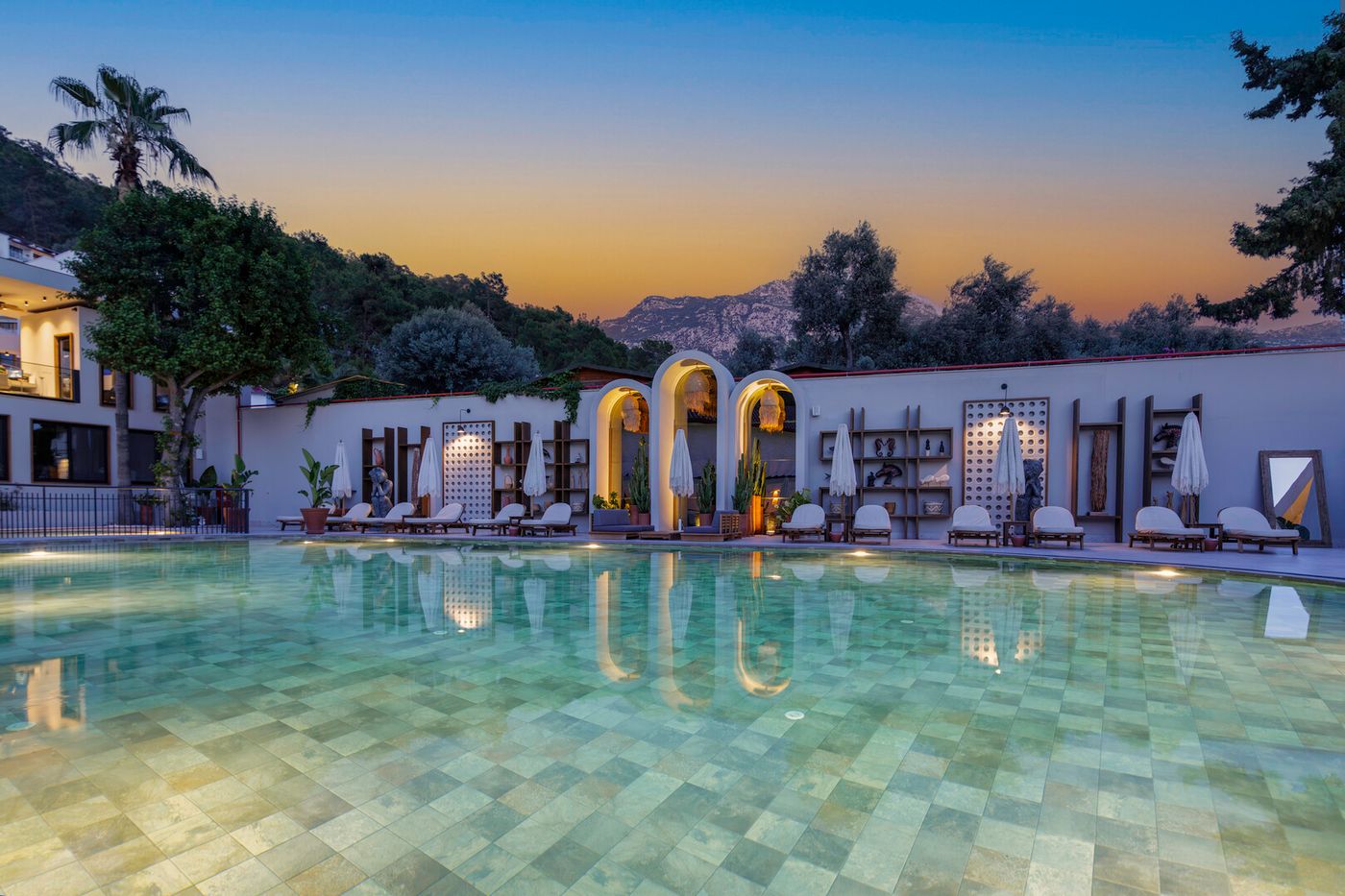 Meri Hotel