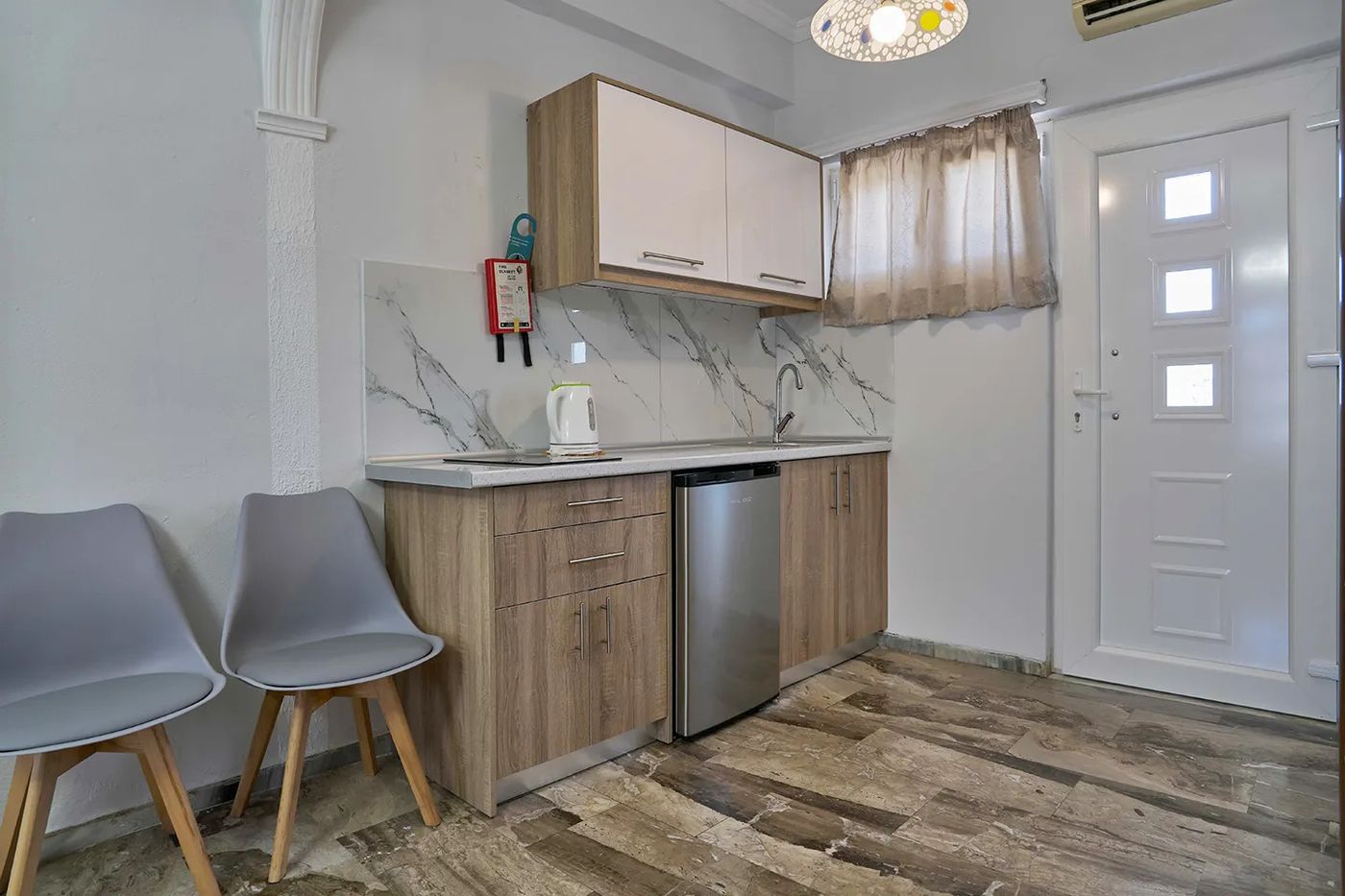 Makis Studios & Apartments