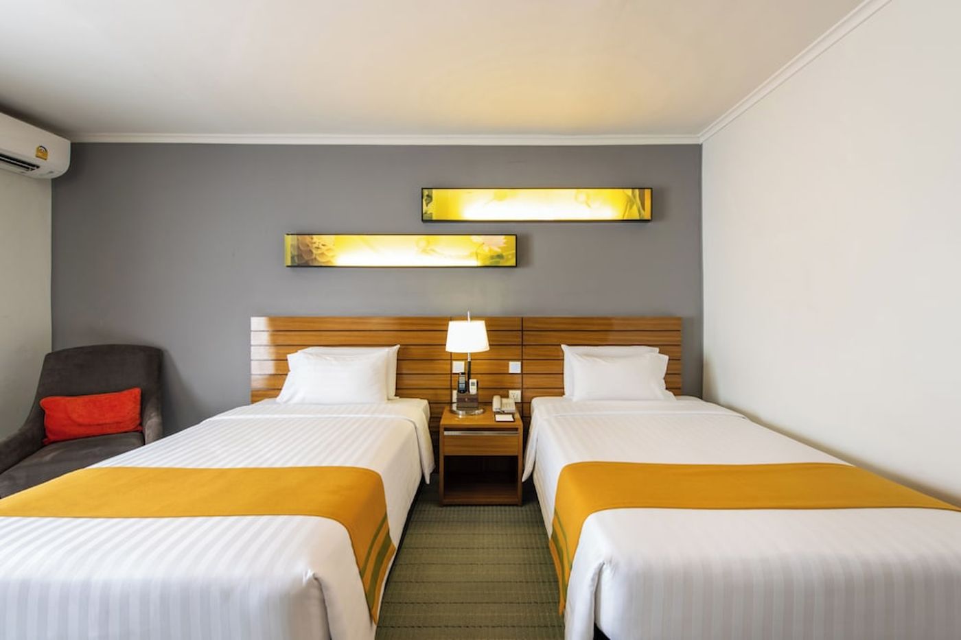 expedia-3162850-25