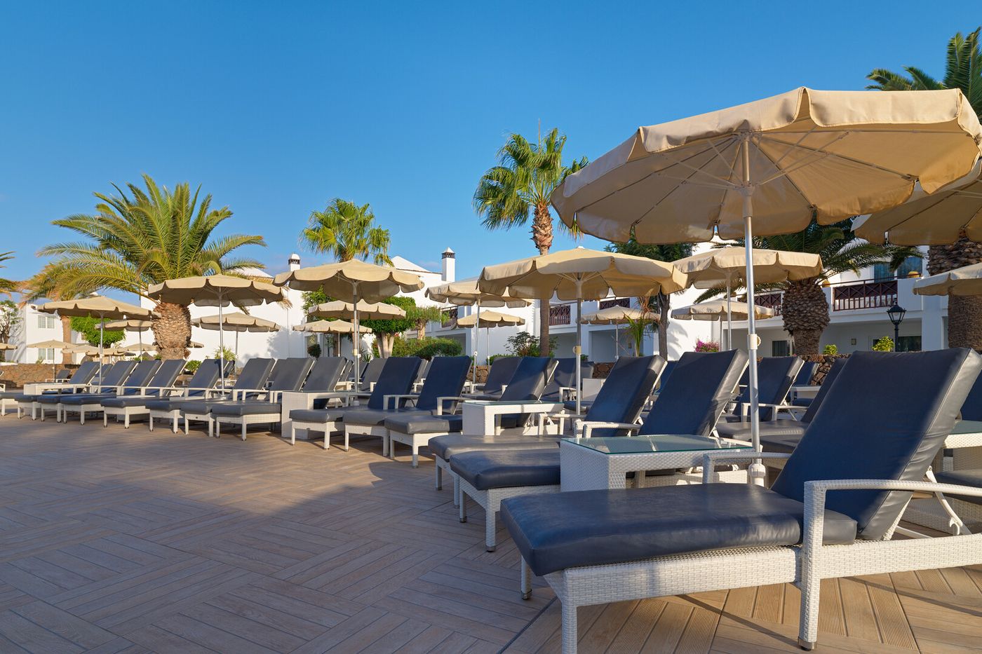 25.02.26 H10 White Suites