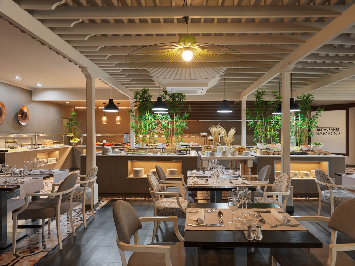 25.02.26 H10 White Suites