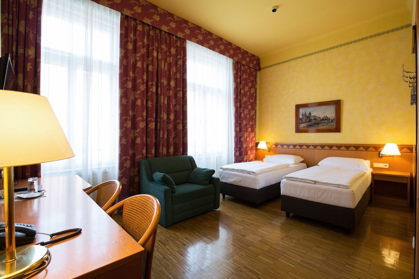 expedia-3163937-17