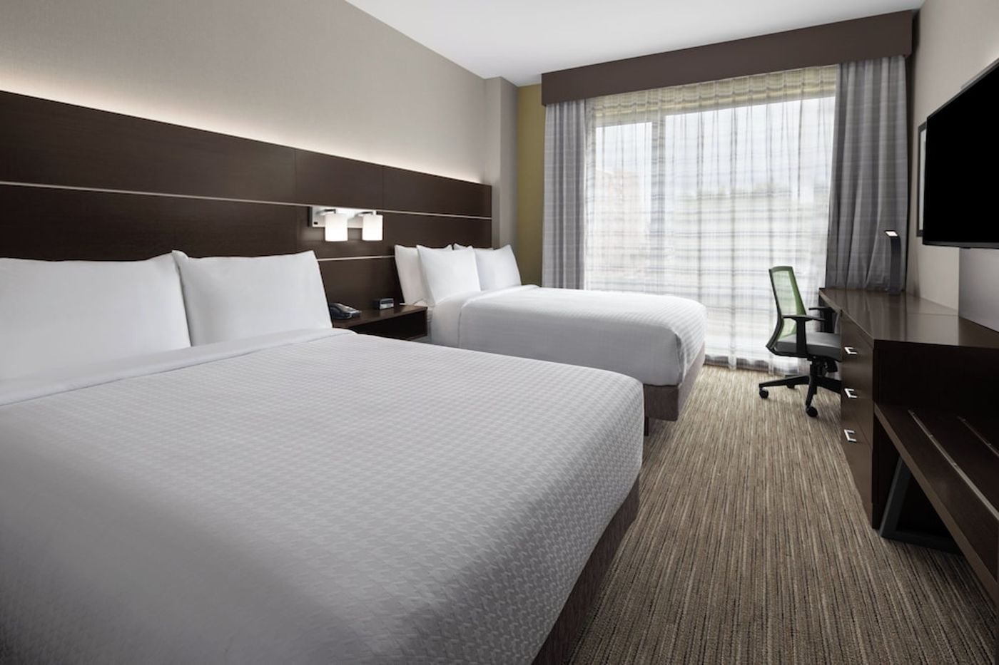 Holiday Inn Express & Suites Woodside LaGuardia Airport by IHG - A29DFFB8DD8662772DBCA997F572DC96B0735615