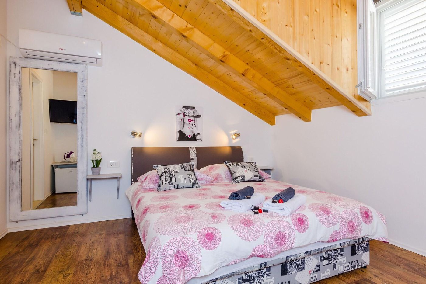 Guest-House-Nikolina-Room-22