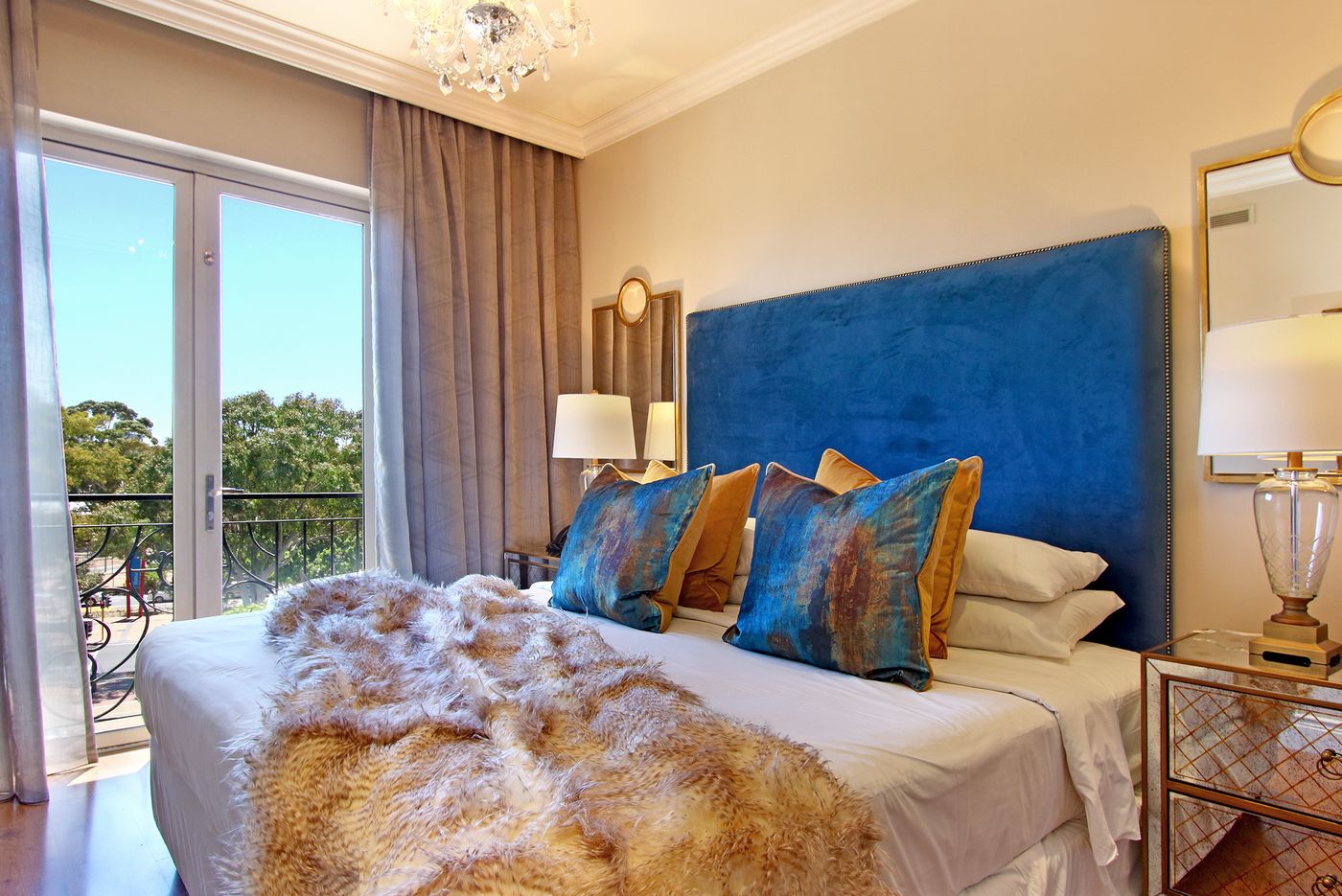 Cape-Royale-Luxury-Hotel-Room-12