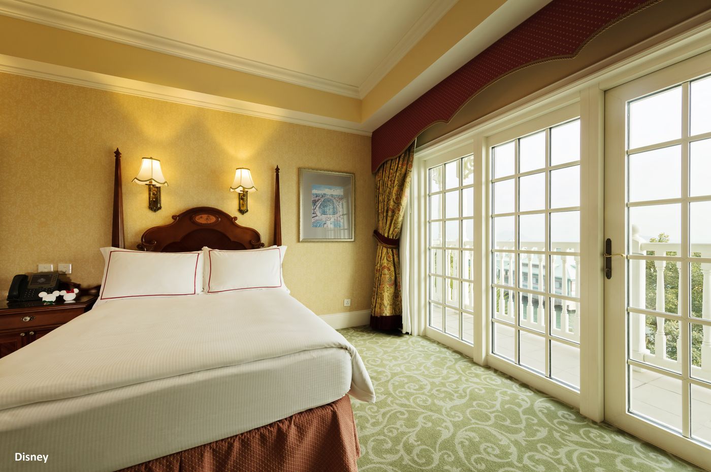 Hong-Kong-Disneyland-Hotel-Room-8