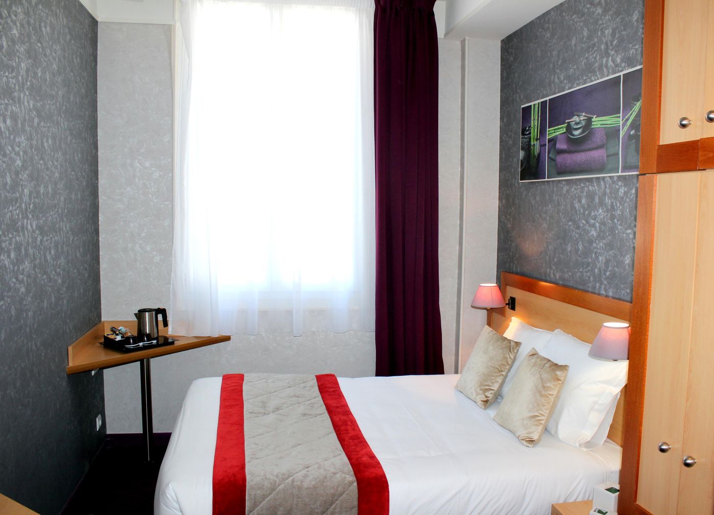 Hotel-Du-Chemin-Vert-Room-13