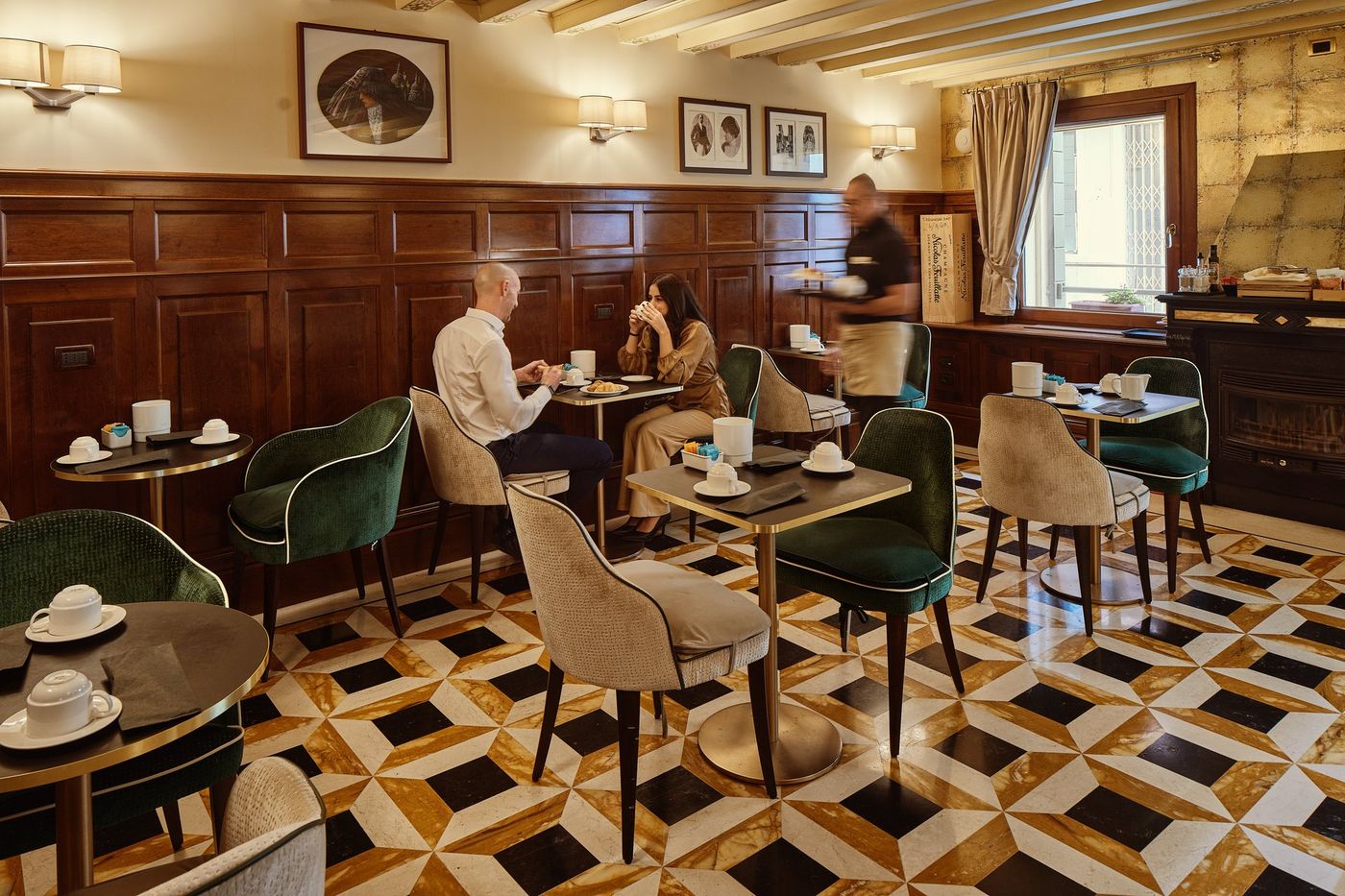 Unahotels-Ala-Venezia--Adults-16--Restaurant-13