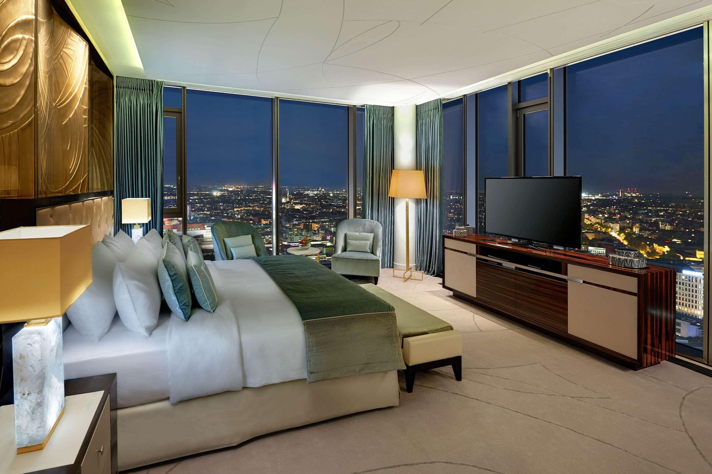 Waldorf-Astoria-Berlin-Room-8
