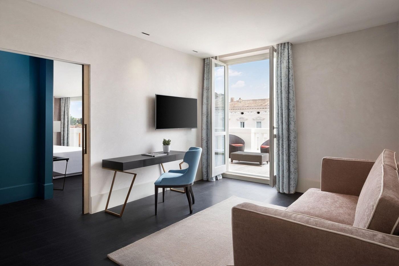 Sina-Bernini-Bristol--Autograph-Collection-Room-44